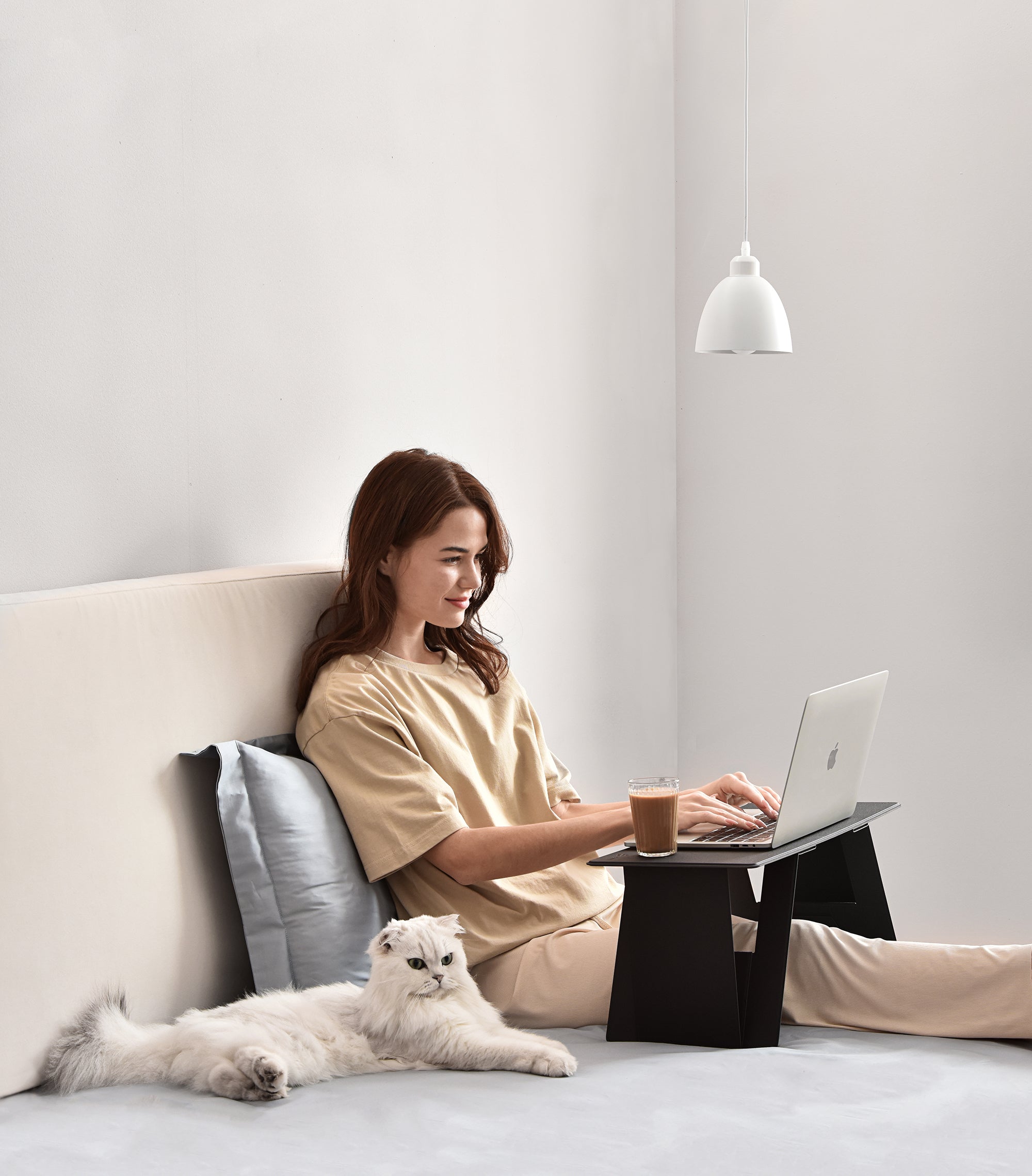 iSwift Pi papar-thin foldable laptop desk