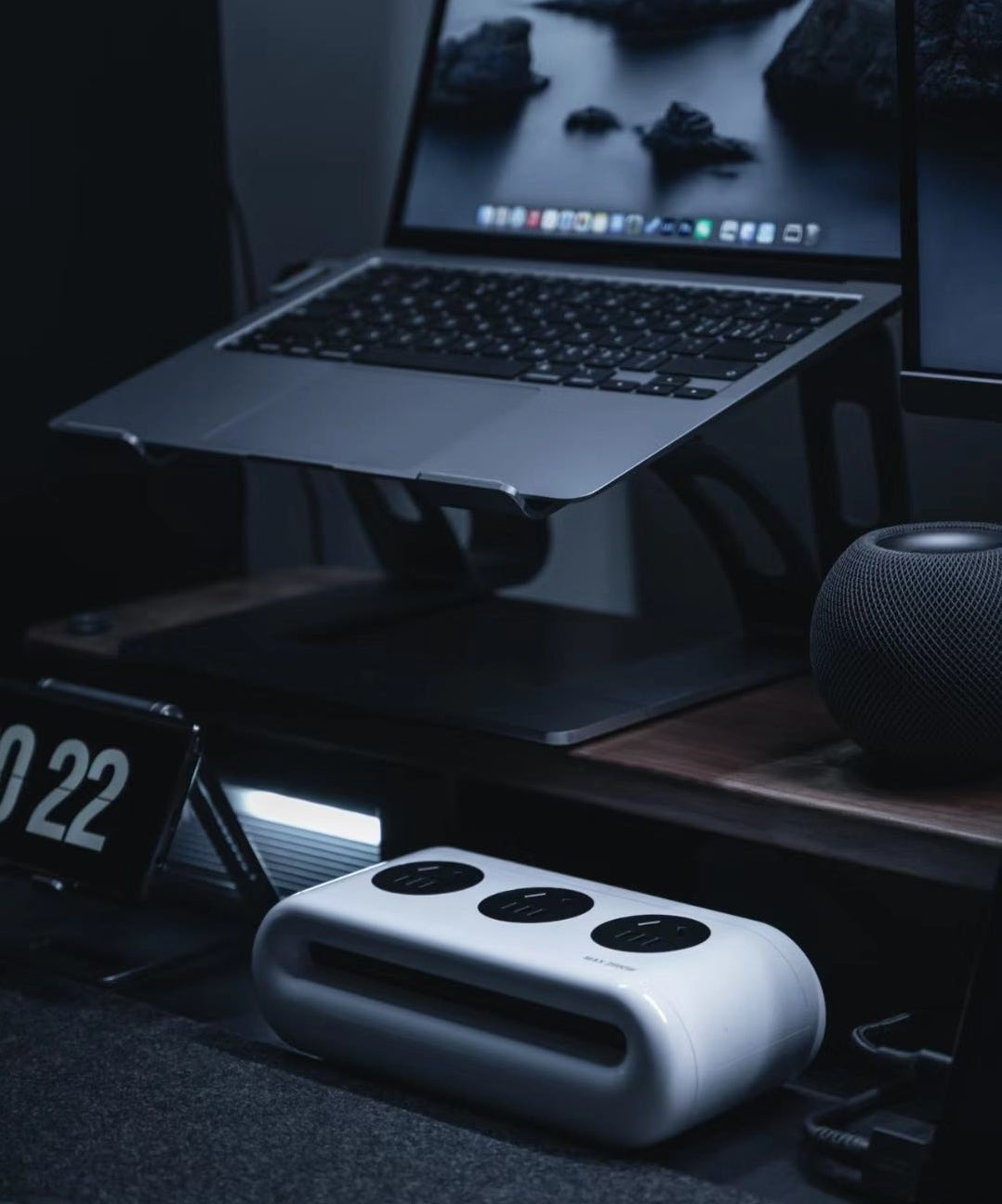 iswift PowerCloud charging station & power strip