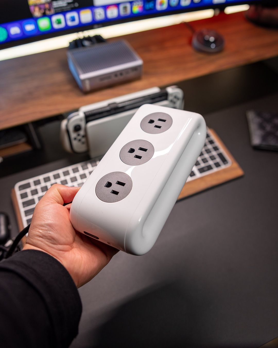 iSwift PowerCloud Desktop Charging Station and Power Strip