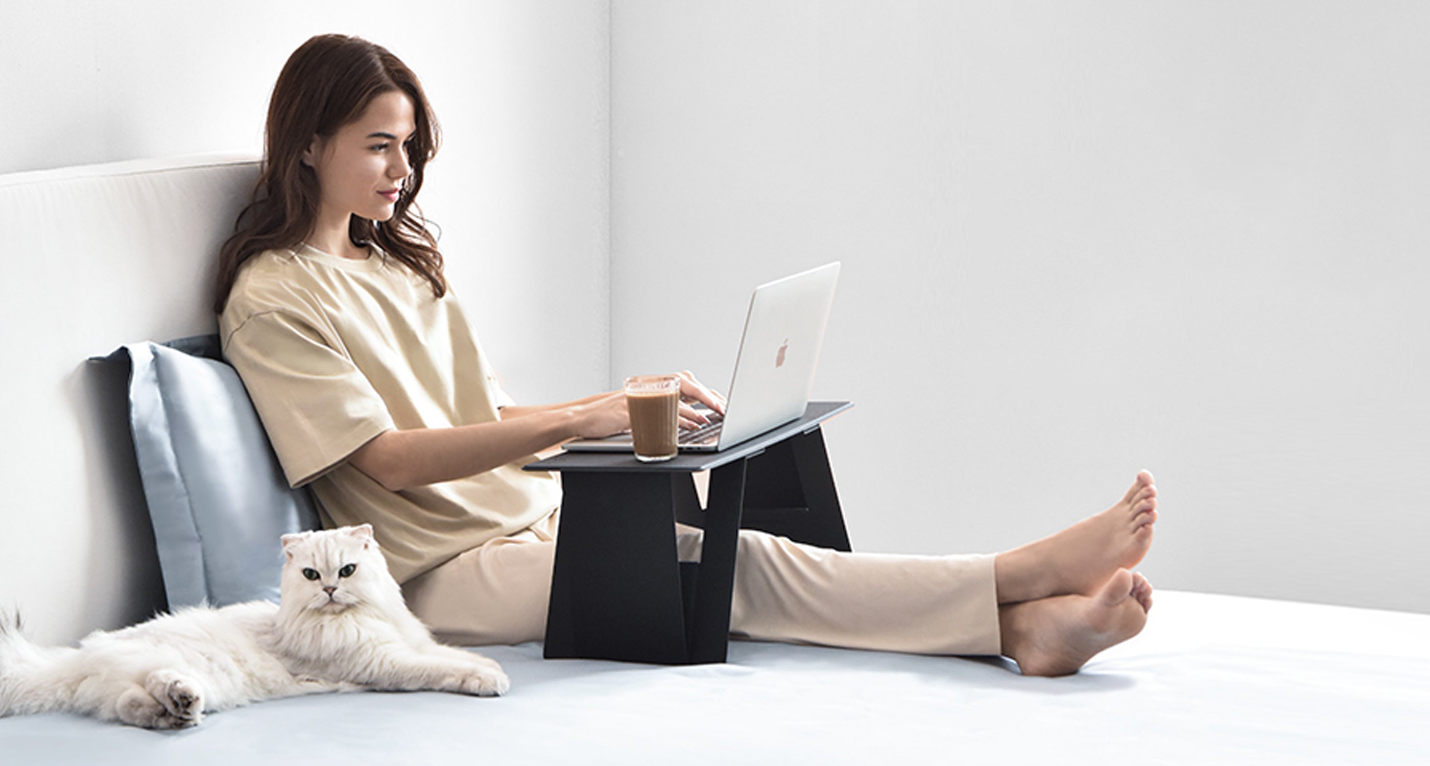 iSwift Pi paper-thin laptop desk, laptop stand and car table