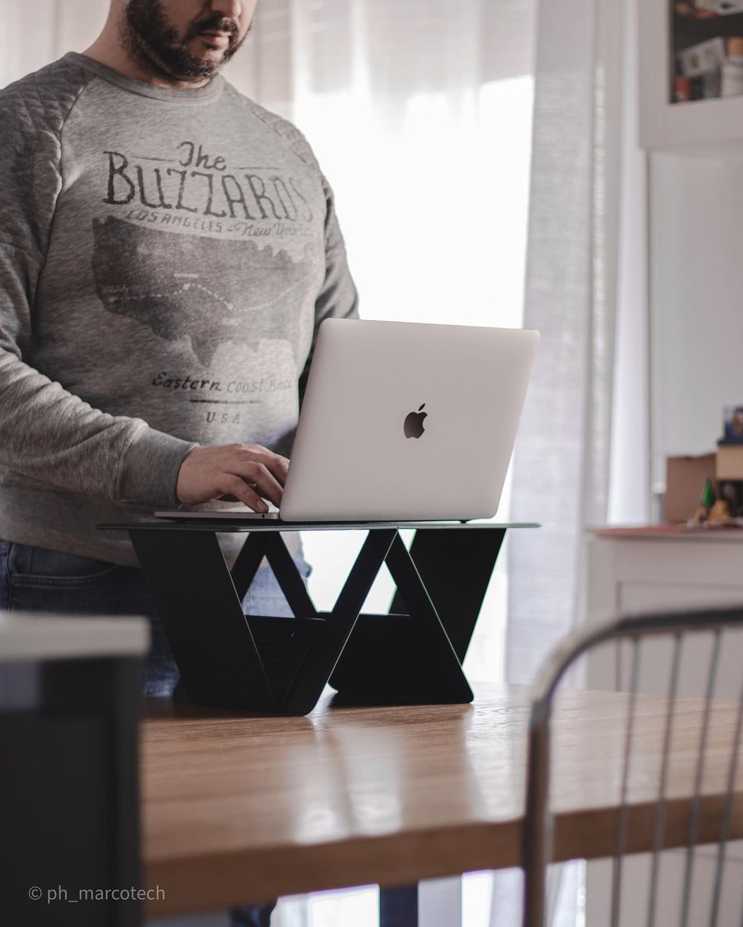 iSwift Pi paper-thin laptop desk, laptop stand and car table