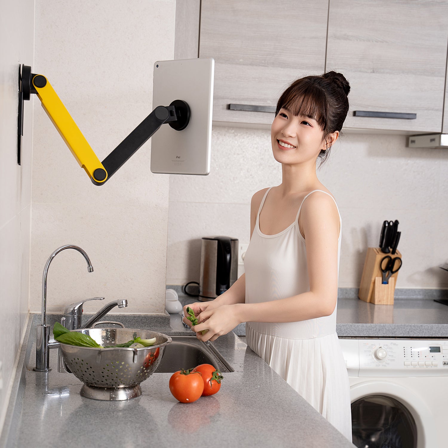 iSwift RoboArm Adjustable Magnetic Phone and Tablet Holder