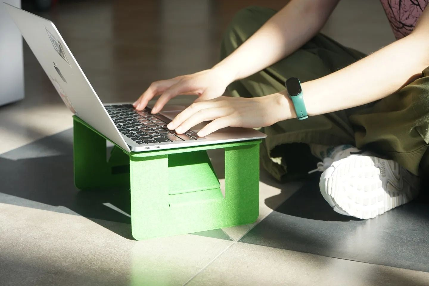 FansDreams mini M laptop desk