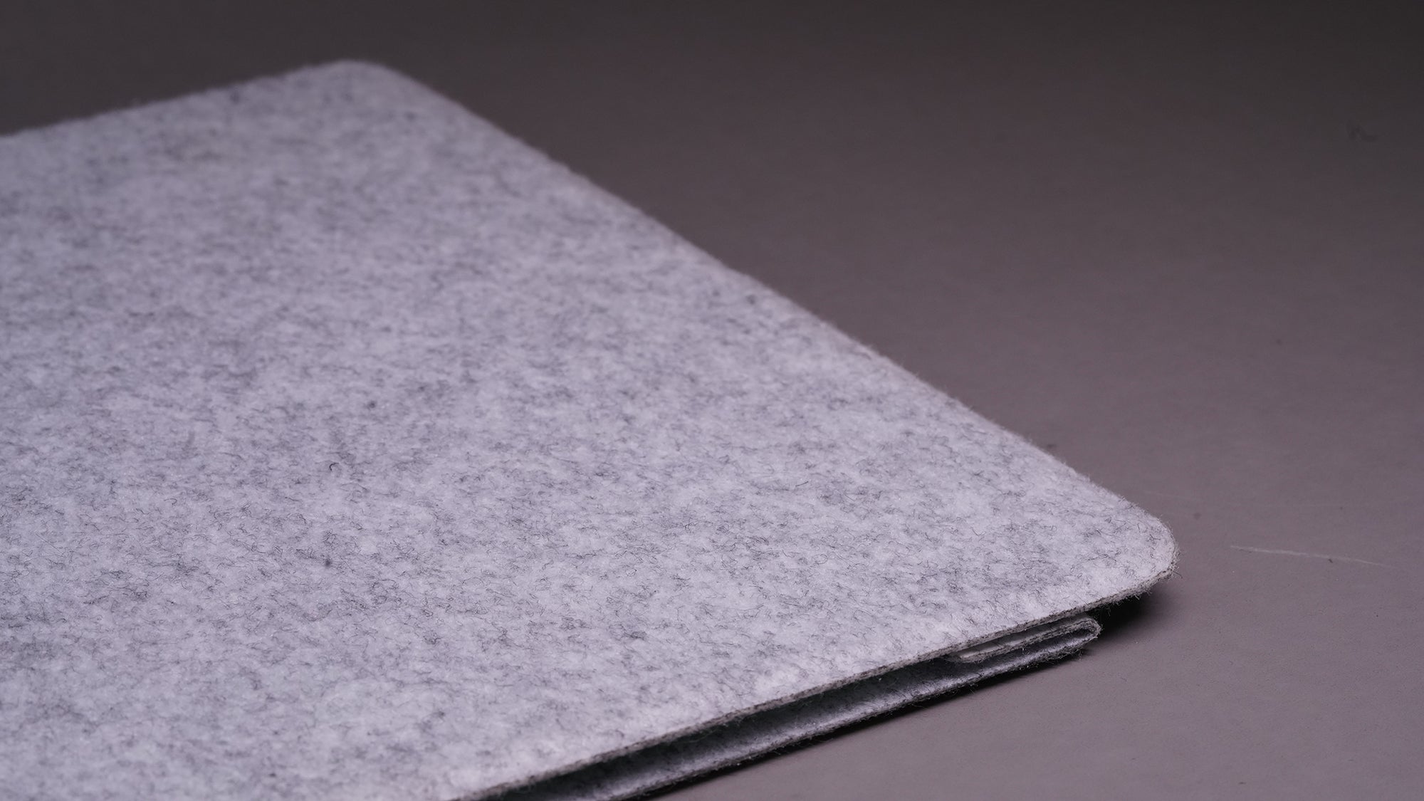 iSwift M paper-thin laptop desk